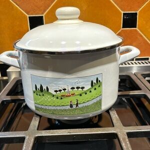 Villeroy and Boch pot w/lid